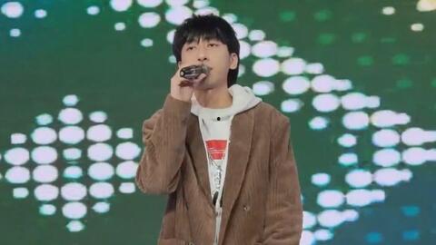 临桂唱歌男网红叫什么,揭秘唱歌男网红的传奇人生